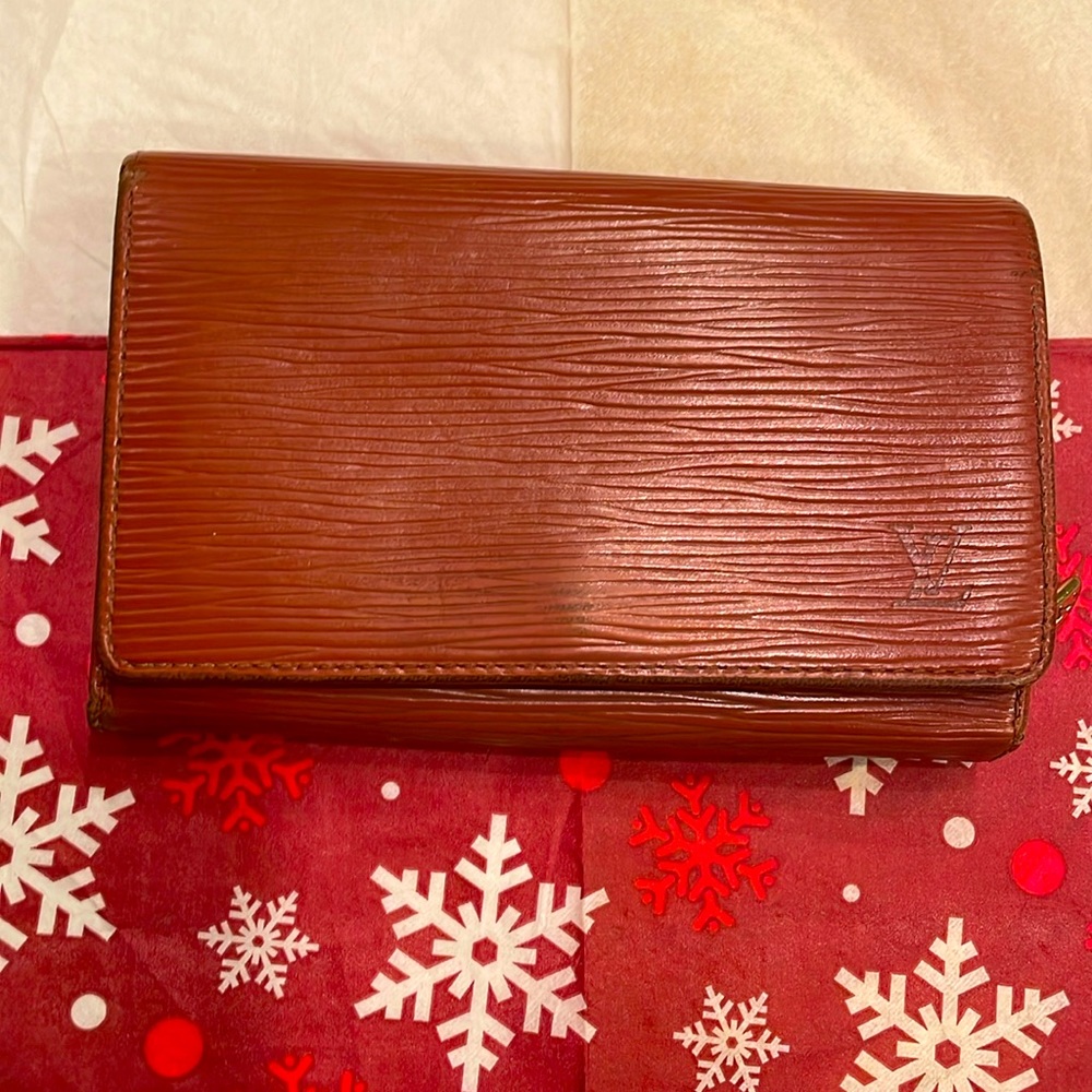 Authentic Louis Vuitton Epi wallet . In excellent used condition.